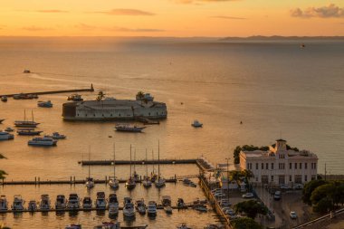 Salvador, Bahia, Brezilya 'daki All Saints Körfezi' nde gün batımı manzarası