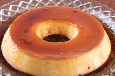 Lezzetli yoğunlaştırılmış sütlü puding. Brezilya tatlısı. Yakın çekim.