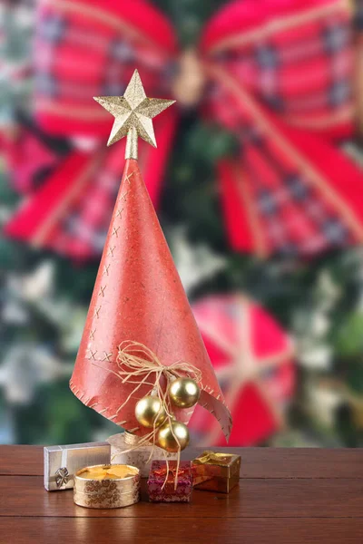 Świąteczne Dekoracje Choinka Prezentami Rozmytym Tle Bożego Narodzenia — Zdjęcie stockowe