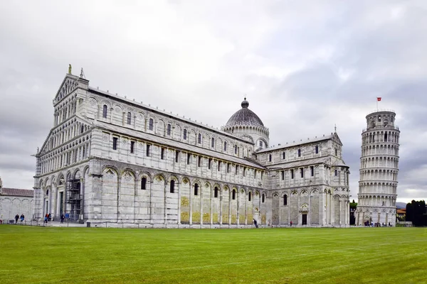 Pise, Piazza dei Miracoli — Photo