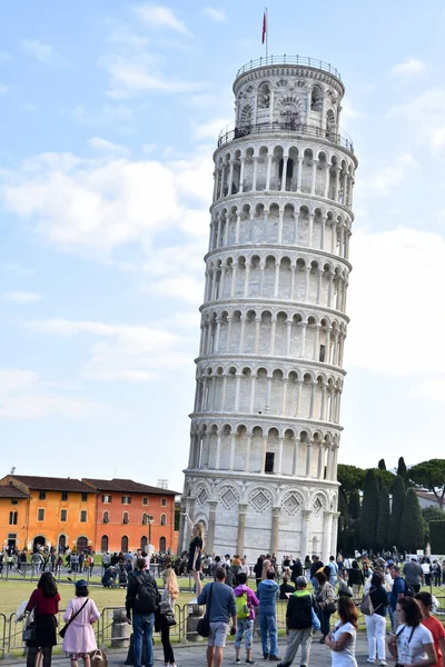 Pisa, Piazza con la torre — Stok fotoğraf