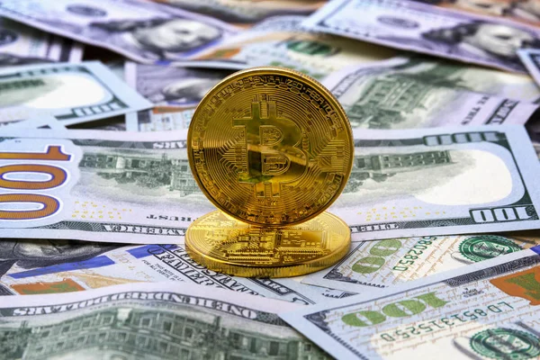 Dos Monedas Oro Bitcoin Billetes Cien Dólares — Foto de Stock