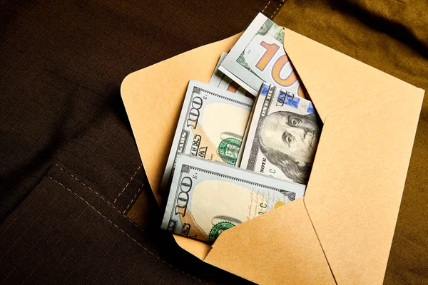 Billetes Cien Dólares Sobre Papel Recibiendo Dinero Sobre Contabilidad Negra — Foto de Stock