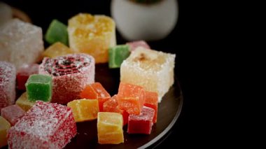 Türklerin tatlı çeşitlerini keşfedin Lokum lokum renkli ve aromalı