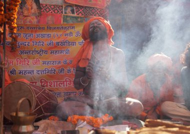 Yerel halkın Kumbh Mela festival Hindistan, Uttar Pradesh eyaletinde Allahabad yakınındaki
