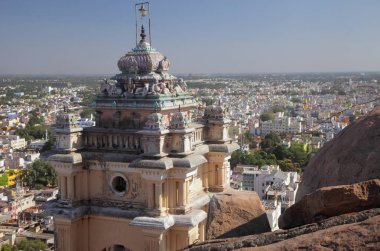 Kubbe Ucchi Pillayar Tapınağı, Rockfort içinde Tiruchirappalli görünümü. Hindistan 