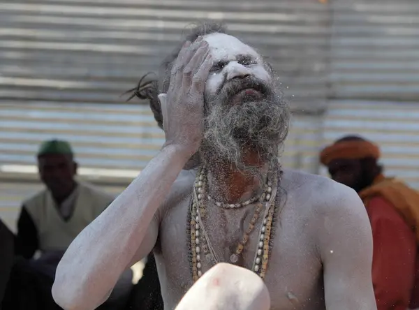 Niezidentyfikowany Mężczyzna Lokalnych Kumbh Mela Festival Pobliżu Brodnica Indie Uttar — Zdjęcie stockowe