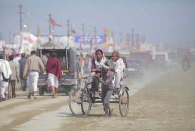 Yerel halkın Kumbh Mela festival Hindistan, Uttar Pradesh eyaletinde Allahabad yakınındaki