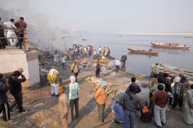 tekneler, Varanasi Ganj Nehri, Uttar Pradesh, Hindistan