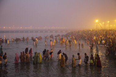  Kalabalık Kumbh Mela Festival, dünyanın en büyük dini toplama, Allahabad, Uttar Pradesh, Hindistan.