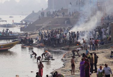 tekneler, Varanasi Ganj Nehri, Uttar Pradesh, Hindistan