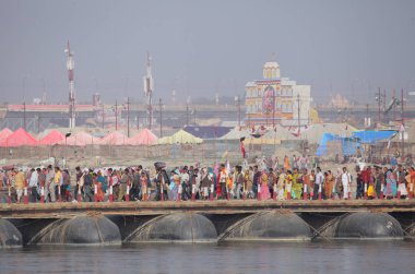  Kalabalık Kumbh Mela Festival, dünyanın en büyük dini toplama, Allahabad, Uttar Pradesh, Hindistan.