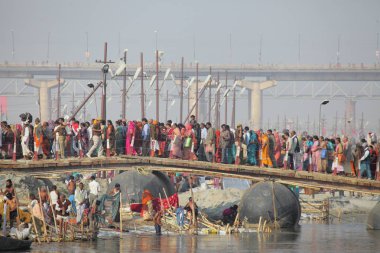  Kalabalık Kumbh Mela Festival, dünyanın en büyük dini toplama, Allahabad, Uttar Pradesh, Hindistan.