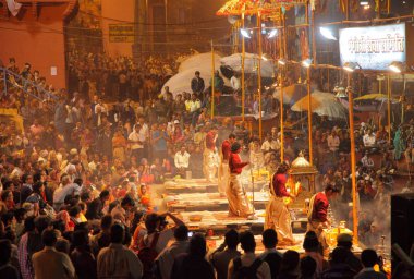 kimliği belirsiz yerel halkın Kumbh Mela Festival yakınındaki Allahabad, Hindistan