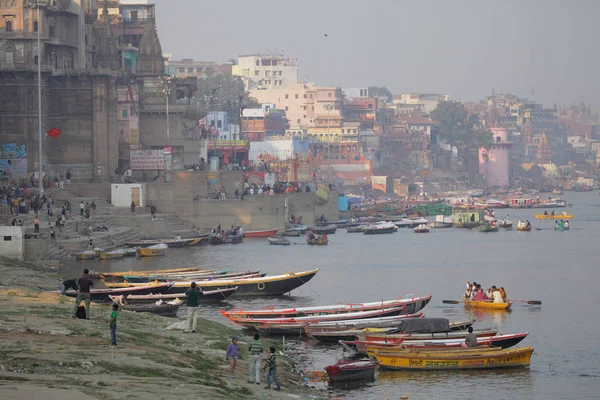 Både Ved Varanasi Ganges Flod Uttar Pradesh Indien - Stock-foto