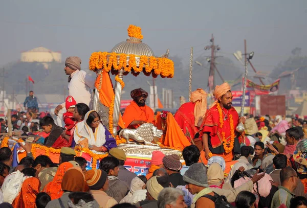 Πλήθος Στο Φεστιβάλ Kumbh Μελά Του Κόσμου Μεγαλύτερη Θρησκευτική Συγκέντρωση — Φωτογραφία Αρχείου