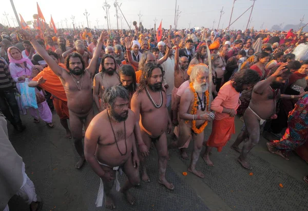 人群在大壶 Mela 世界上最大的宗教集会 在阿拉哈巴德 北方邦 — 图库照片