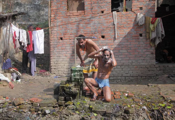 Hommes Indiens Non Identifiés Prenant Une Douche Dans Rue Inde — Photo