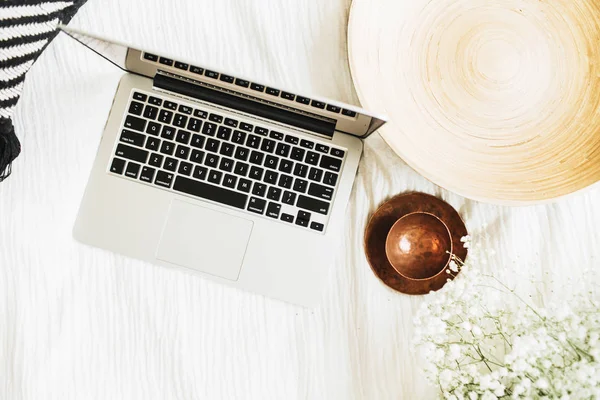 Blogger home office workspace in bed with pillow and vintage plate. Minimal still life composition. Flat lay, top view. — Stock Image Blogger Home Office Workspace Bed Pillow Vintage Plate Minimal Still Stock Photo