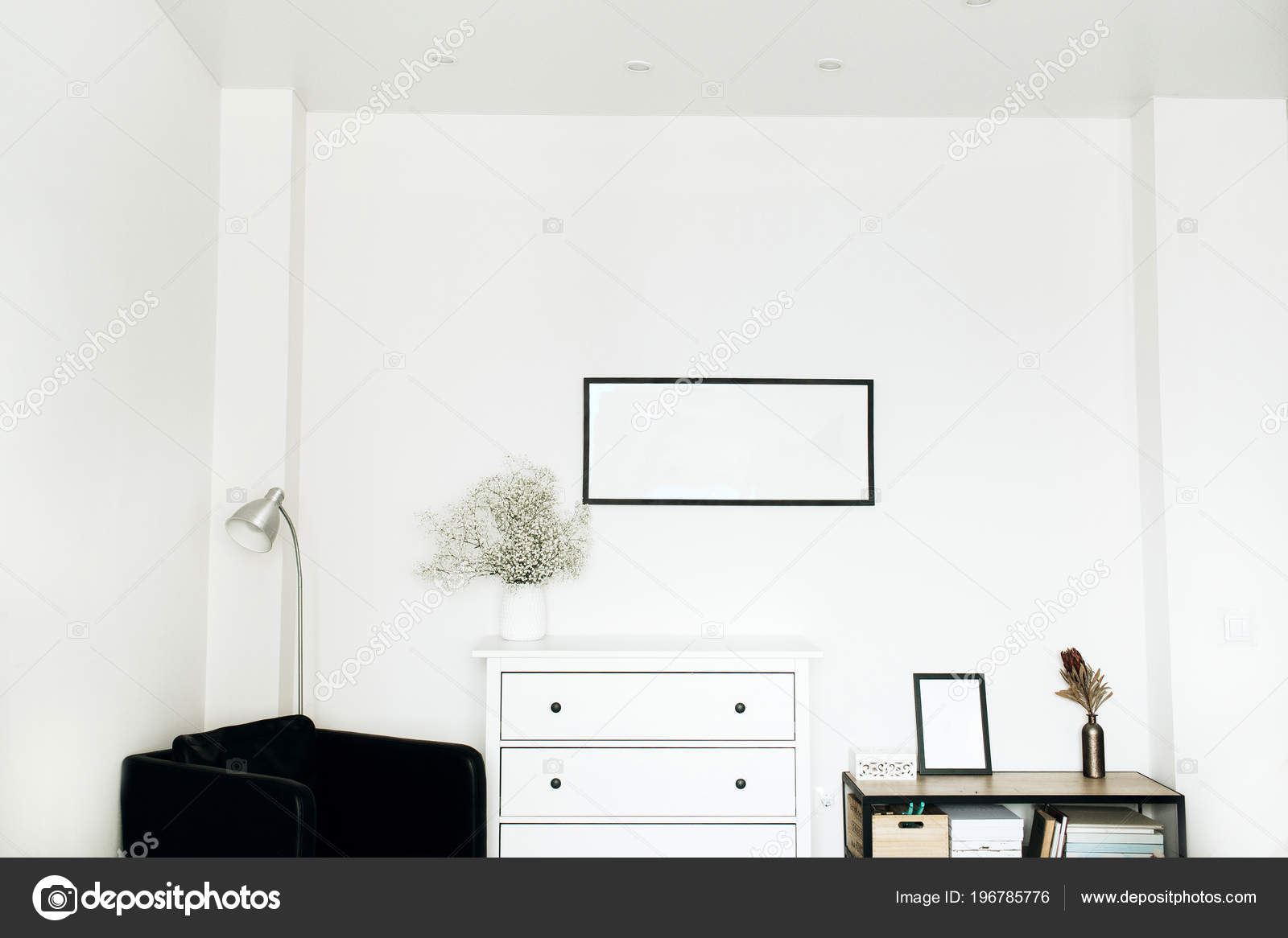 Home Design Interieur Mit Fotorahmen Weißen Blüten Bouquet Und ... Home Design Interieur Mit Fotorahmen Weißen Blüten Bouquet Und ...
