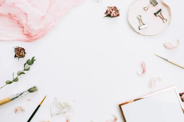 Frame Met Ruimte Voor Tekst Van Fotolijstjes Roze Deken Eucalyptus — Stockfoto