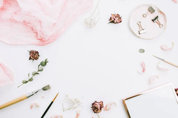 Frame Met Ruimte Voor Tekst Van Fotolijstjes Roze Deken Eucalyptus — Stockfoto