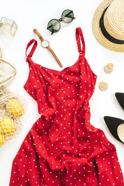 Sommaren Kvinnligt Mode Sammansättning Röd Klänning Halm Sträng Väska Solglasögon — Stockfoto