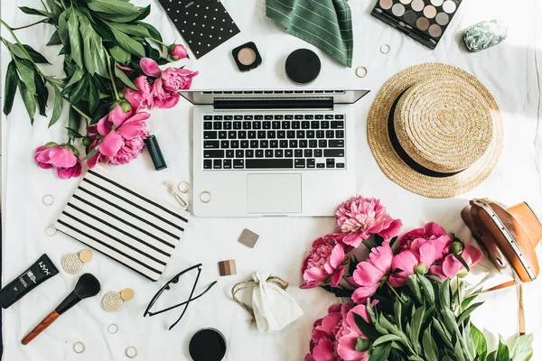 Plat Lag Top Uitzicht Vrouwen Mode Office Desk Werkruimte Met — Stockfoto