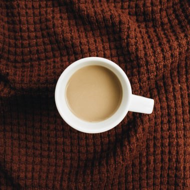 Kahve kahverengi ekose üzerinde