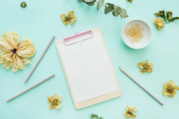 Flat Lay Home Office Desk Workspace Clipboard Flowers Branches Blue — Stock Photo, Image