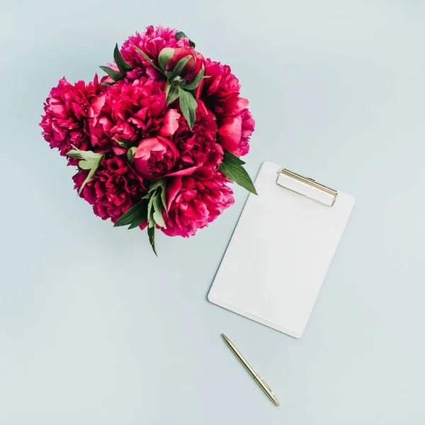 Clipboard Pink Peonies Flowers Bouquet Pastel Blue Background Flat Lay — Stock Photo, Image