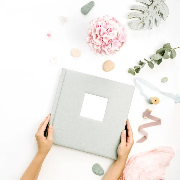 Female Hands Hold Wedding Family Photo Album Composition Hydrangea Flower — Stock Photo, Image