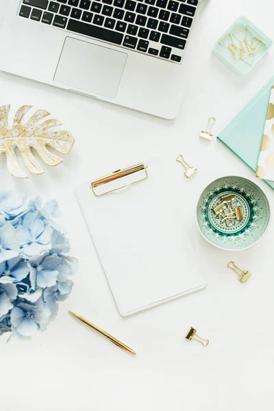 Home Office Desk Workspace Blank Paper Clipboard Laptop Hydrangea Flower — Stock Photo, Image