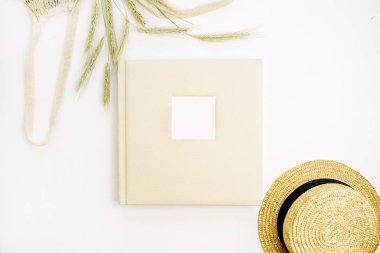 Düğün veya aile fotoğraf albümü, çavdar kulaklar, saman. Düz yatıyordu, en iyi görünümü arka plan sahte.