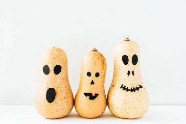 Cadılar Bayramı arka plan ile eğlenceli korkutucu Kabak yüz. Tatil kavramı.