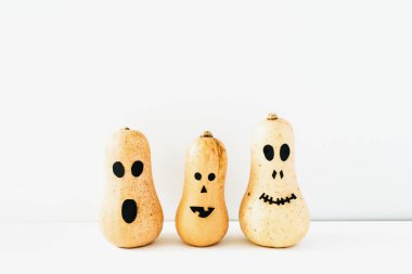 Eğlenceli korkutucu konseptiyle halloween pumpkins yüz. Tatil arka plan.