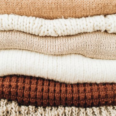 Tatlı sıcak kış kazak ve pullovers. Kadın en az moda giyim deseni.