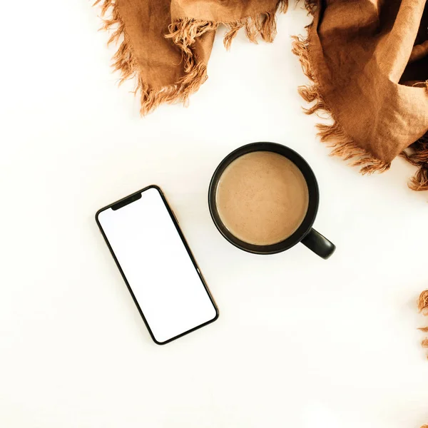 Mok Koffie Met Melk Gember Deken Slimme Telefoon Met Leeg — Stockfoto