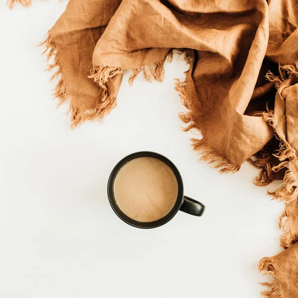 Mok Koffie Met Melk Gember Deken Witte Achtergrond Plat Lag — Stockfoto