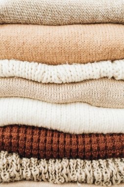 Tatlı sıcak kış kazak ve pullovers. Kadın en az moda giyim deseni.