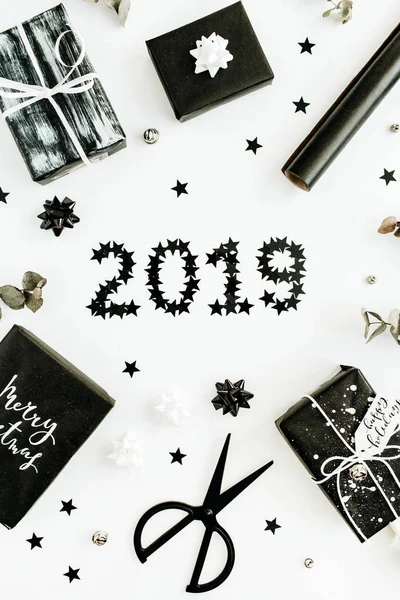 Concepto Año Nuevo 2019 Cajas Regalo Caseras Negras Decoraciones Sobre — Foto de Stock