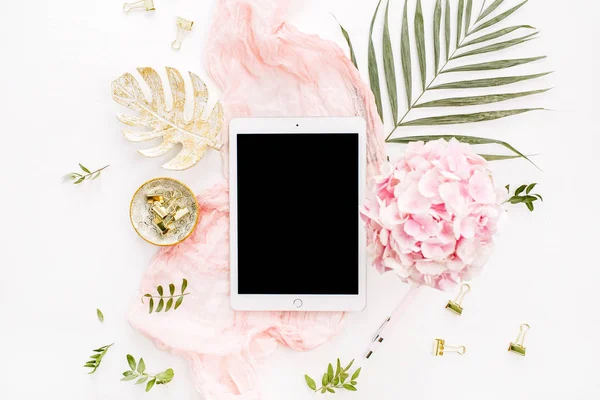 Modern Home Office Desk Workspace Blank Screen Tablet Pink Hydrangea — Stock Photo, Image