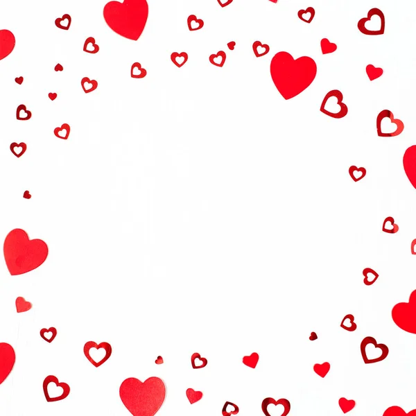 リース フレーム モックアップは白い背景の紙ハート記号から成っています フラット横たわっていた トップ ビュー バレンタインデー背景愛概念 — ストック写真