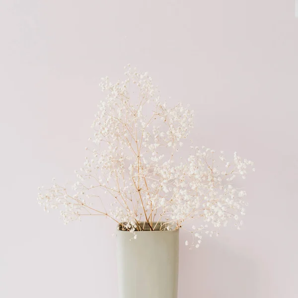 White Flowers Bouquet Pink Background Minimal Floral Composition — 스톡 사진