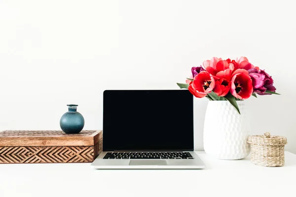 Kantoor Aan Huis Bureau Werkruimte Met Blanco Scherm Laptop Tafel — Stockfoto