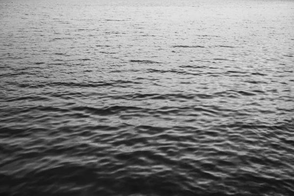 Tenger Vagy Óceán Víz Kis Pihentető Hullámok Reflexió Különböző Fényben — Stock Fotó