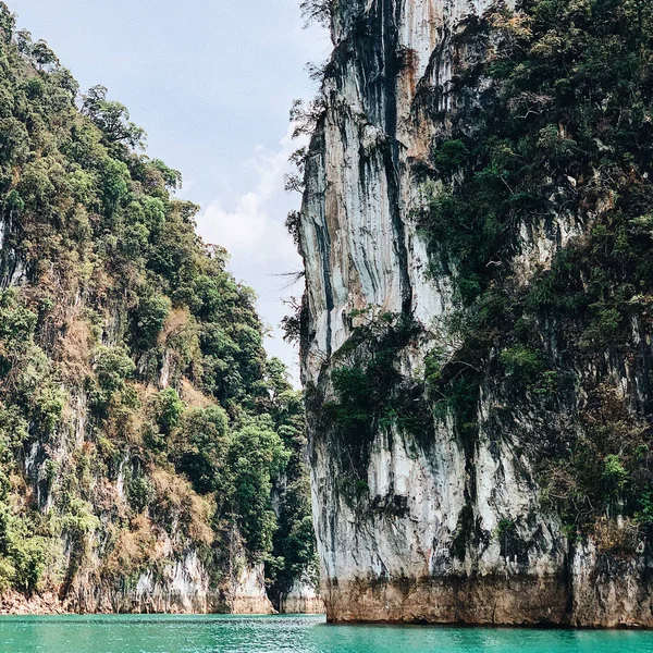 Exotic Tropical Dark Green Big Islands Rocks Turquoise Lake Cheow — Stock Photo, Image