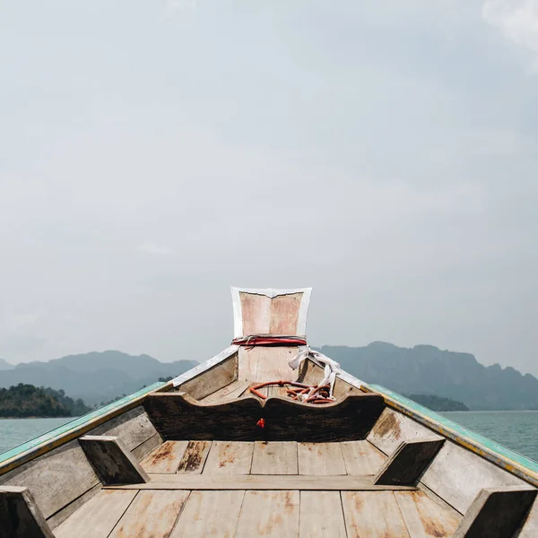 Exotic Wooden Boat Tropical Islands Rocks Blue Lake Cheow Lan — Stock Photo, Image