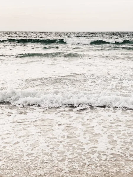 Beautiful Tropical Beach View White Sand Beige Sea Waves Clear — Stock Photo, Image