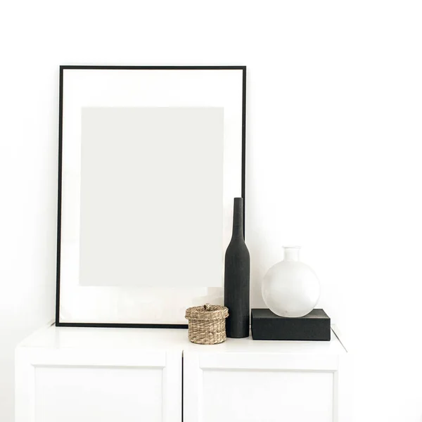 Cadre Photo Sur Commode Avec Décoration Mur Blanc Concept Design — Photo
